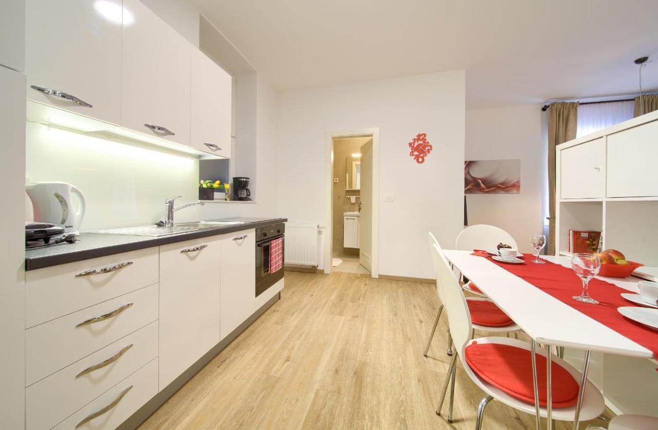 Logo Apartments 5 Min Walk To Main Square 萨格勒布 外观 照片